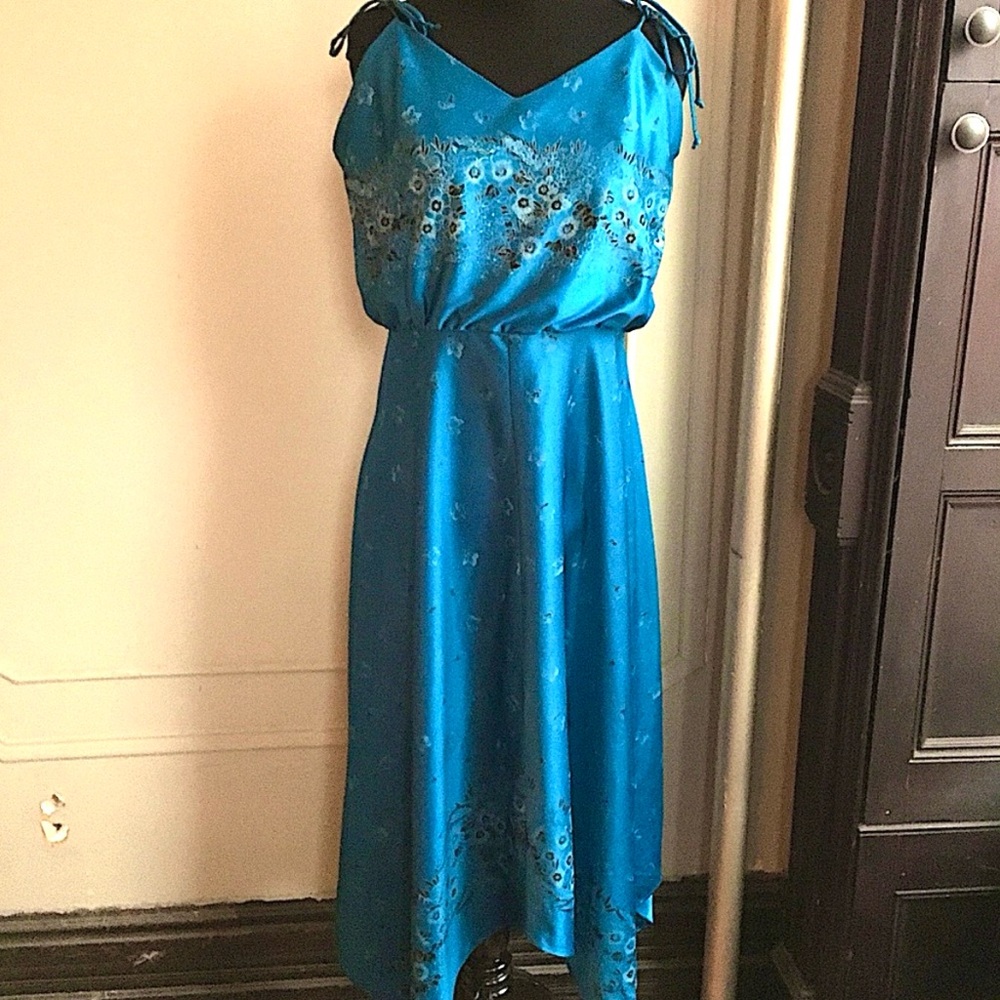 ♥️ 1970’s/80’s Vintage Blue Disco Handkerchief Hem Sundress